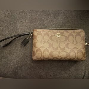 Coach wallet, tan, looks new, barely used